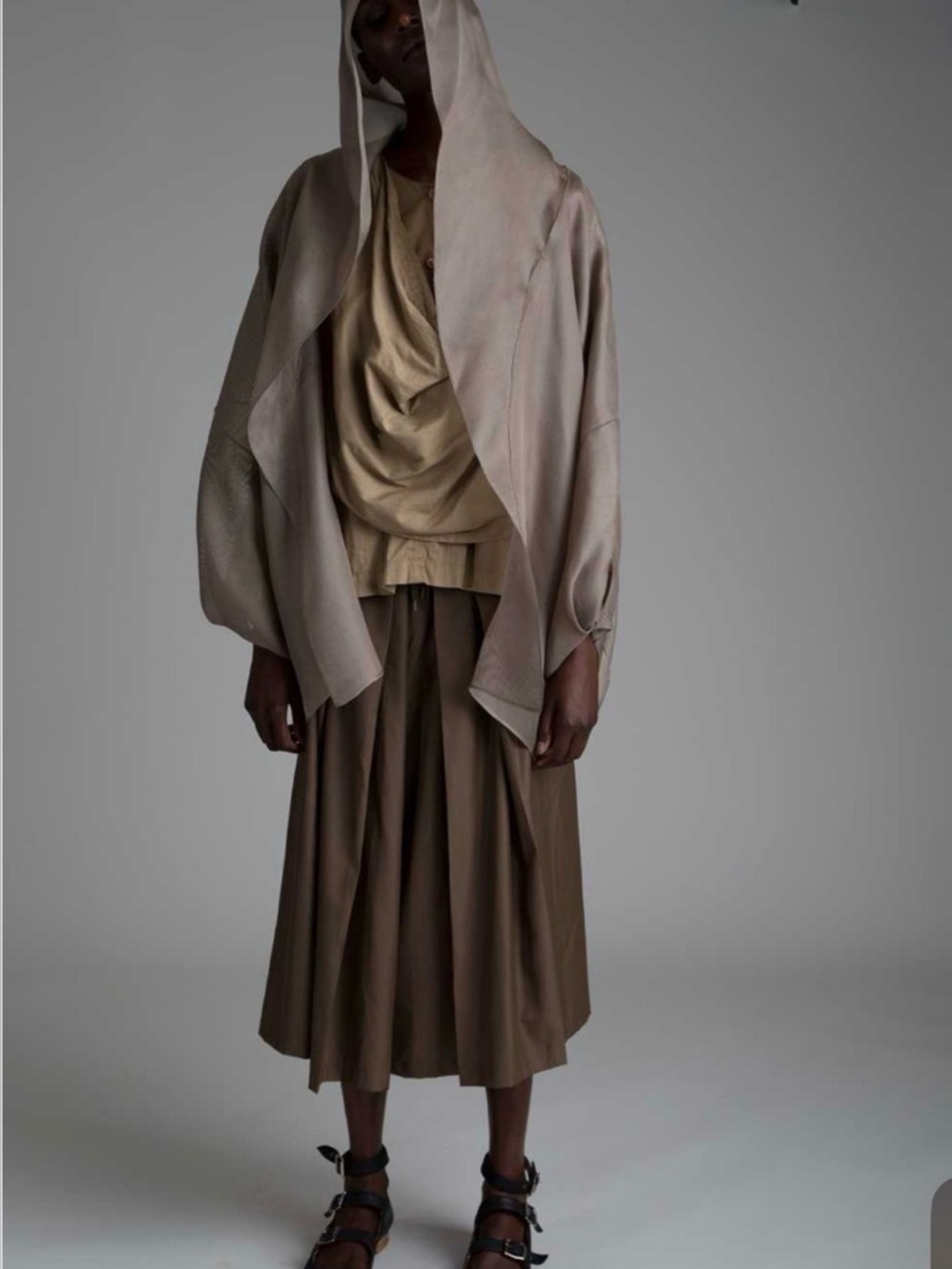 Zoran Minimalist Structured Art to Wear Hooded Cardigan Style Top - Picture 11 of 12